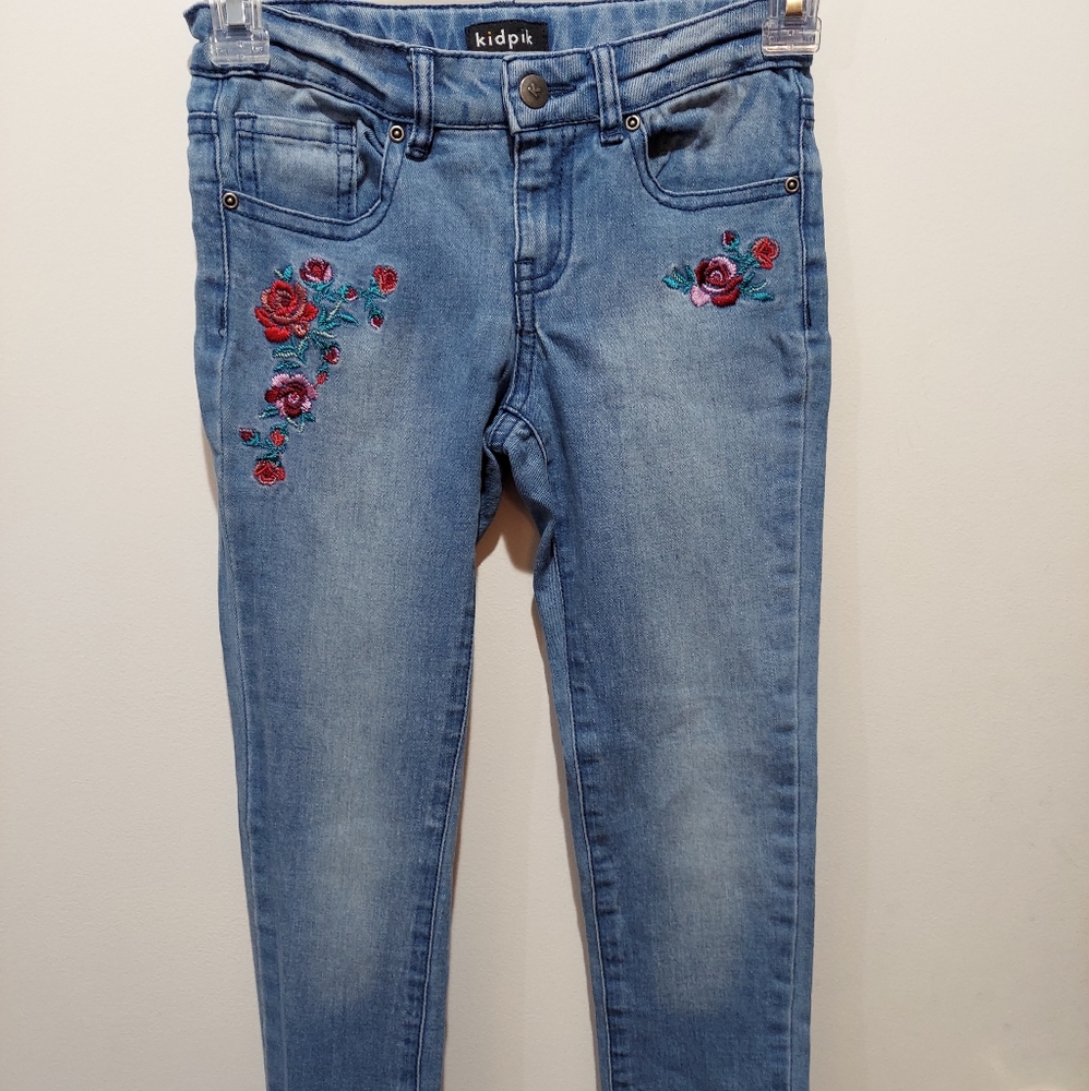 Girl's, sz. 7, Floral embroidered jeans. Gradient